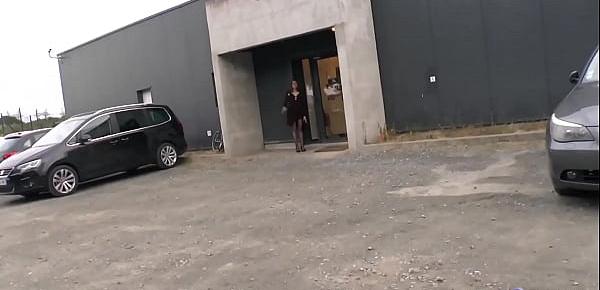  Céline se fait baiser à la chaine dans un club libertin